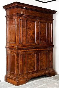 Credenza radicata doppio corpo